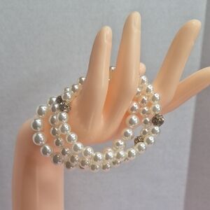 Classic White Pearl Stretch Bracelet with Gold Accent Beads